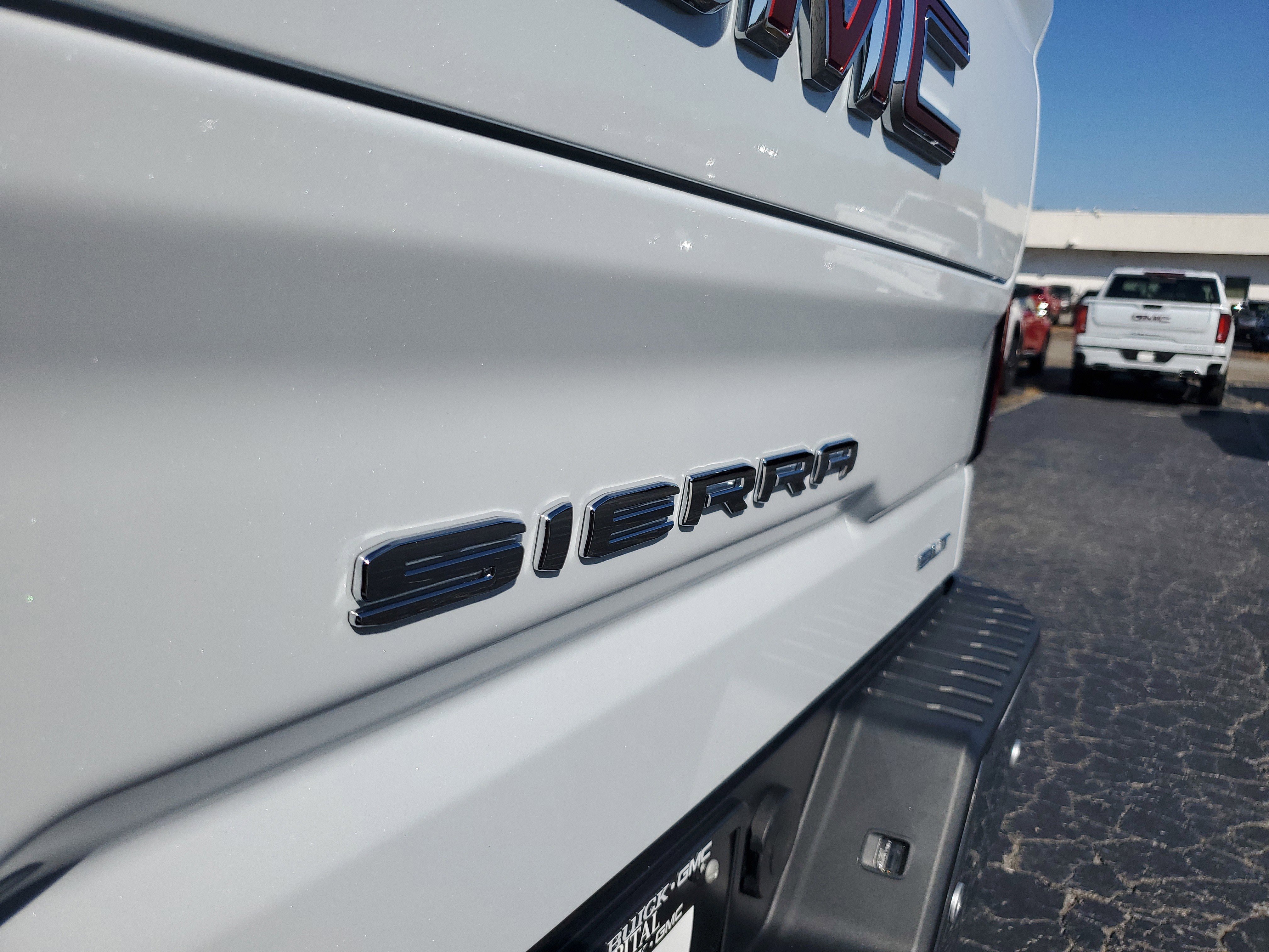New 2026 GMC Sierra 1500 SLT image 5