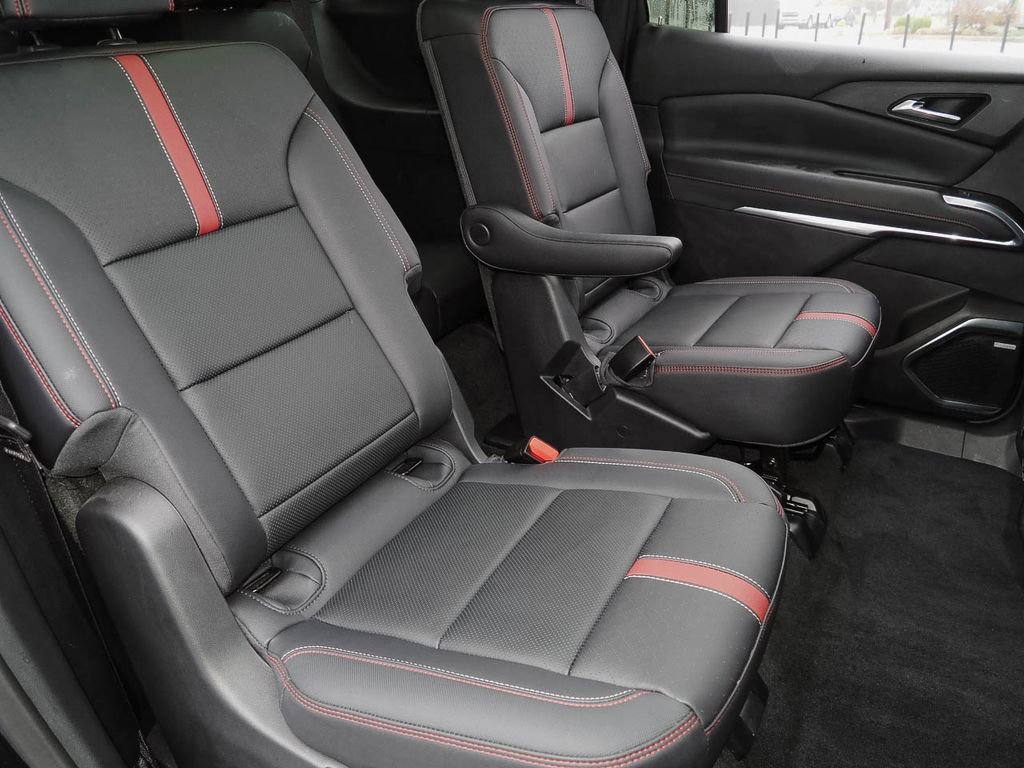 Used 2024 Chevrolet Traverse RS image 19