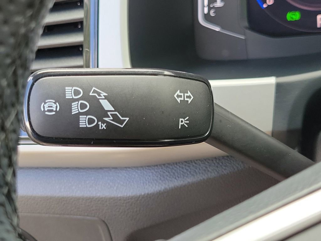 Used 2023 Volkswagen Atlas Cross Sport SEL Premium R-Line image 29