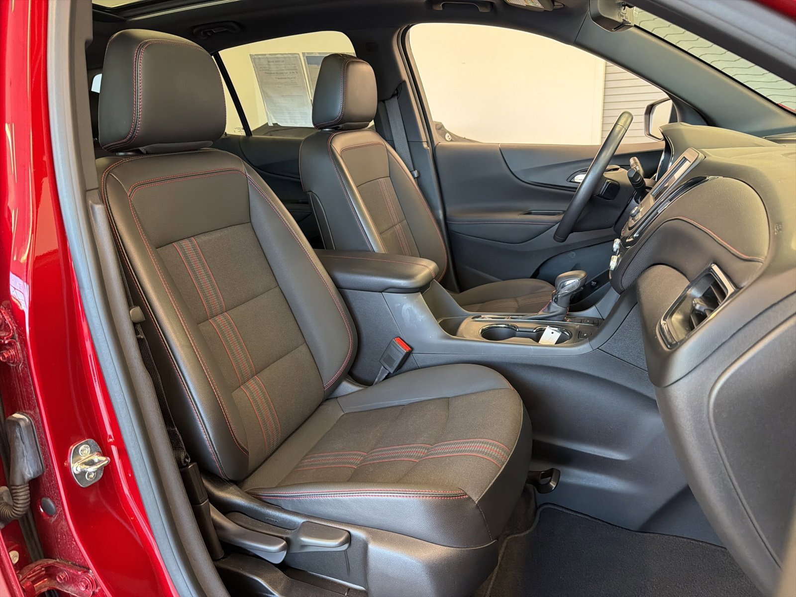 Used 2022 Chevrolet Equinox RS image 42