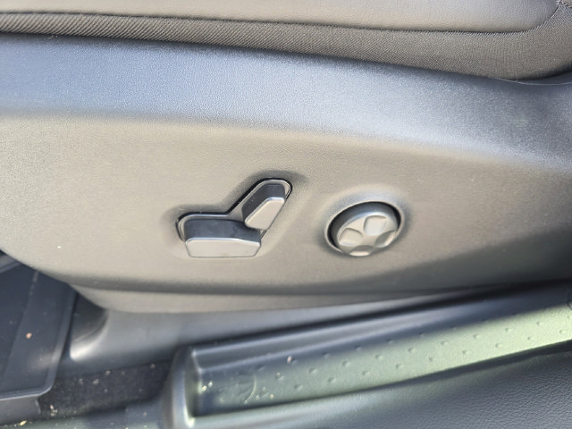 New 2026 Chrysler Voyager LX FWD image 24
