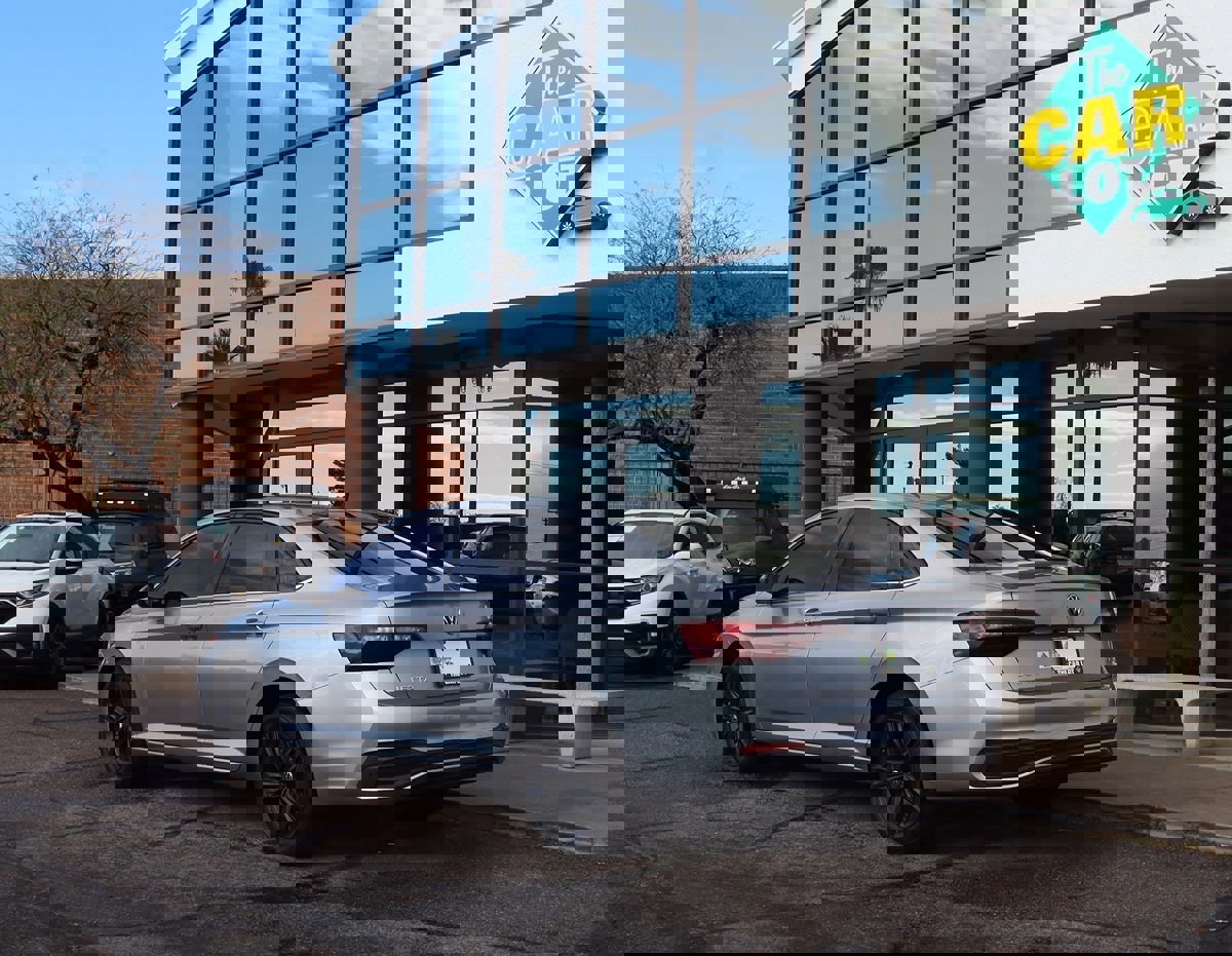 Used 2023 Volkswagen Jetta SE image 9