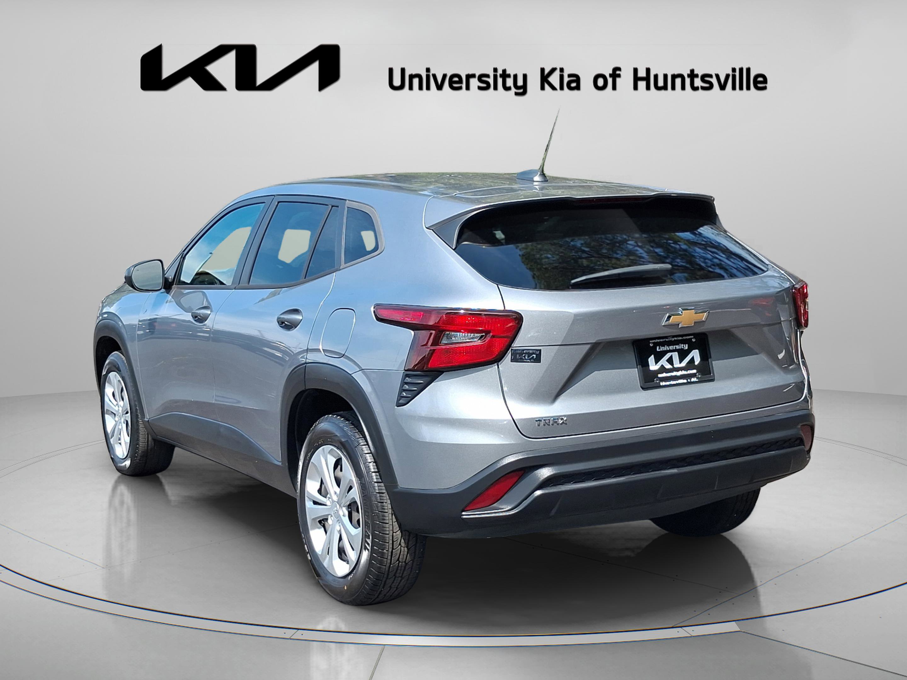 Used 2024 Chevrolet Trax LS w/ Driver Confidence Package FWD image 5