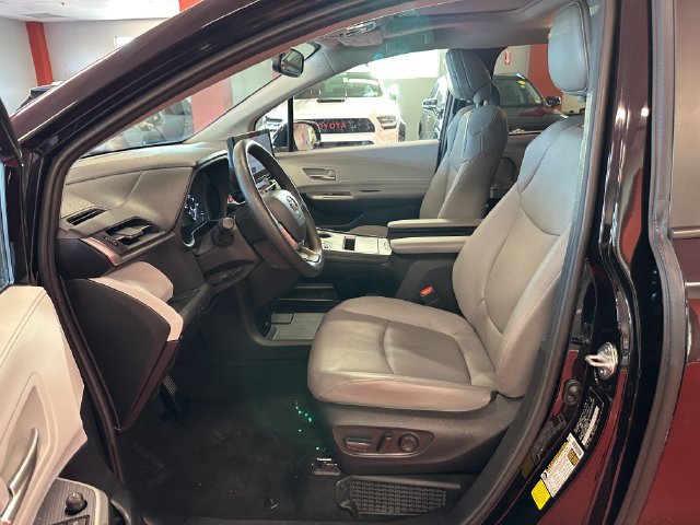 Certified 2026 Toyota Sienna XLE FWD image 10