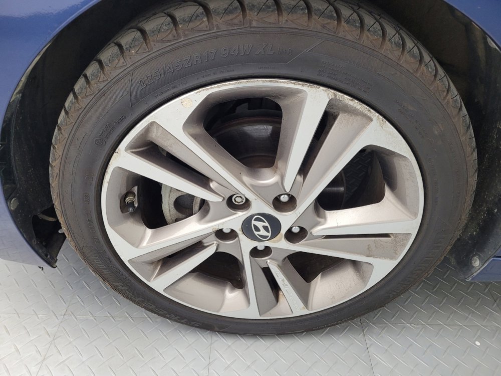 Used 2017 Hyundai Elantra Limited image 31