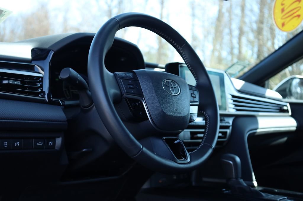 Used 2025 Toyota Camry SE image 19
