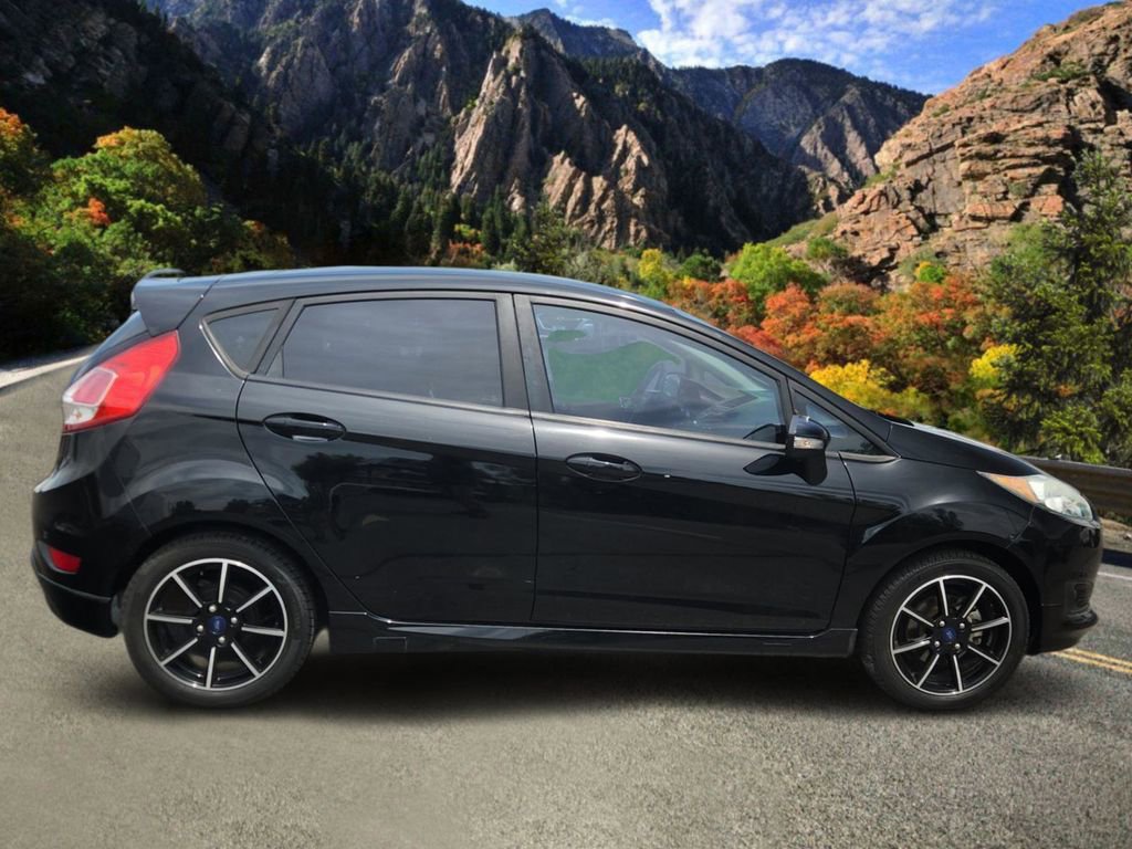 Used 2016 Ford Fiesta SE w/ SE Black Package FWD image 2