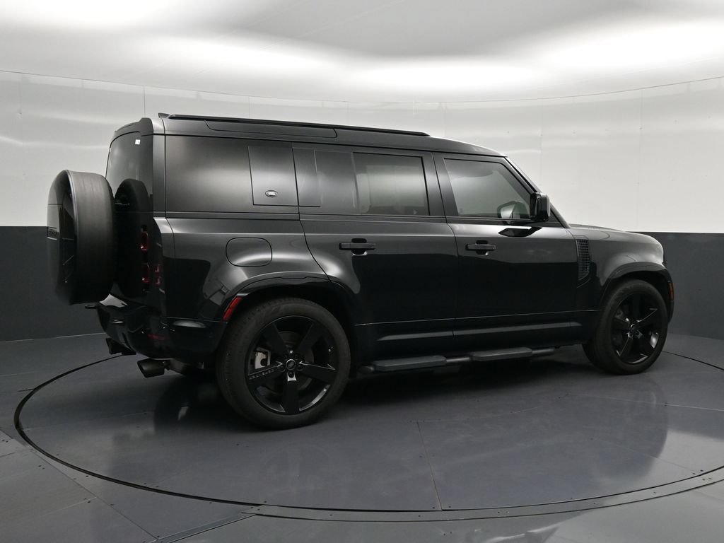 Used 2024 Land Rover Defender 110 X-Dynamic SE AWD/4WD image 3