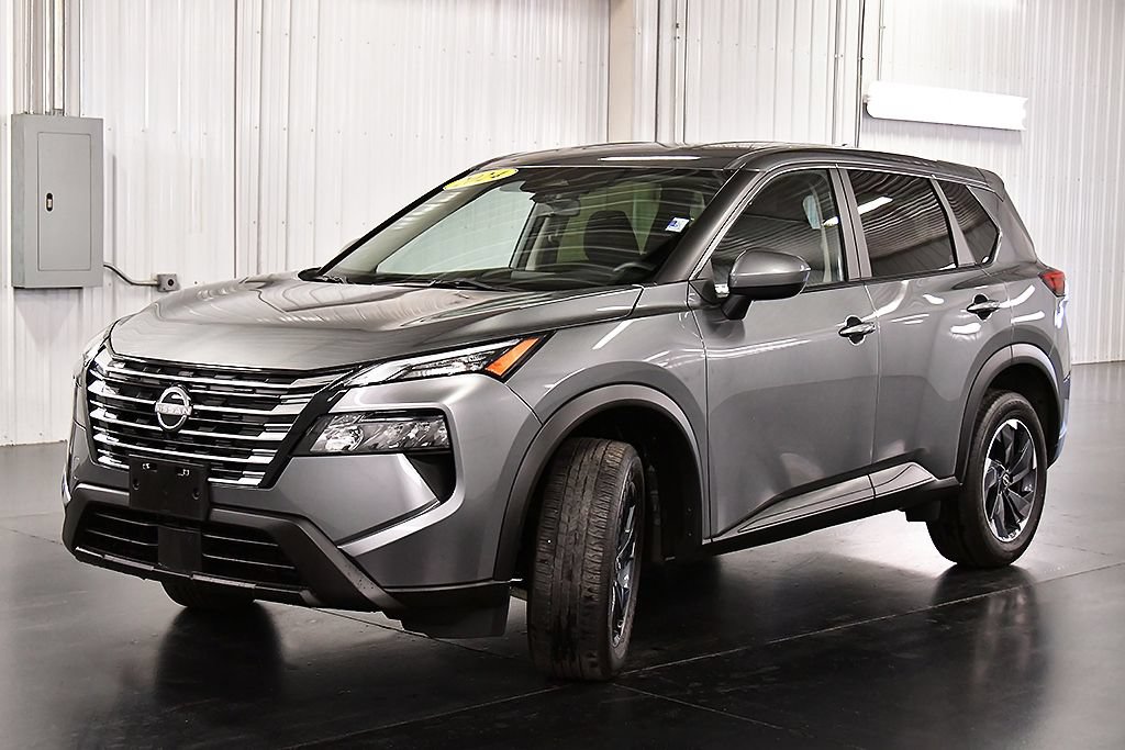 Used 2024 Nissan Rogue SV AWD/4WD image 3