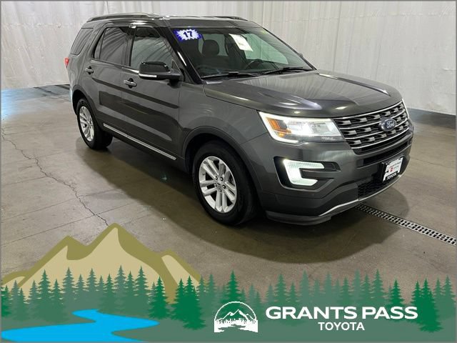 Used 2017 Ford Explorer XLT w/ Equipment Group 202A FWD image 1