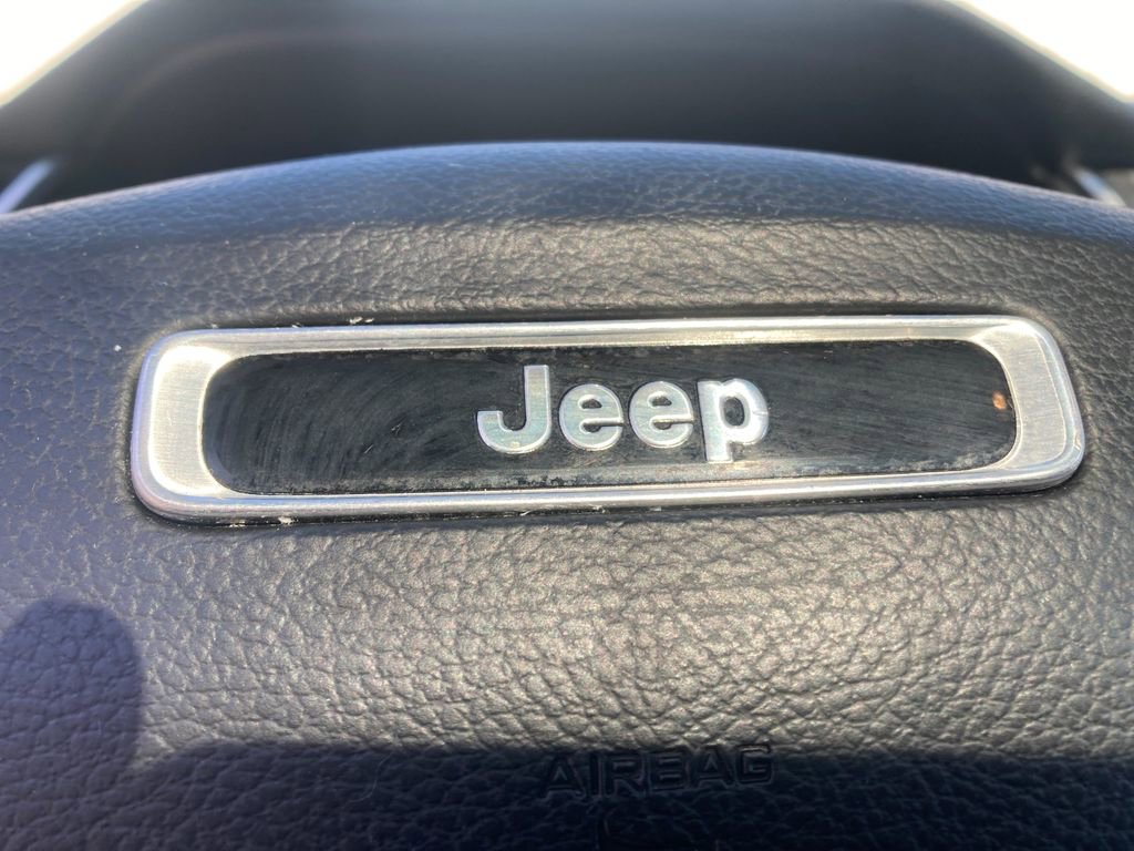 Used 2023 Jeep Grand Cherokee Limited image 26