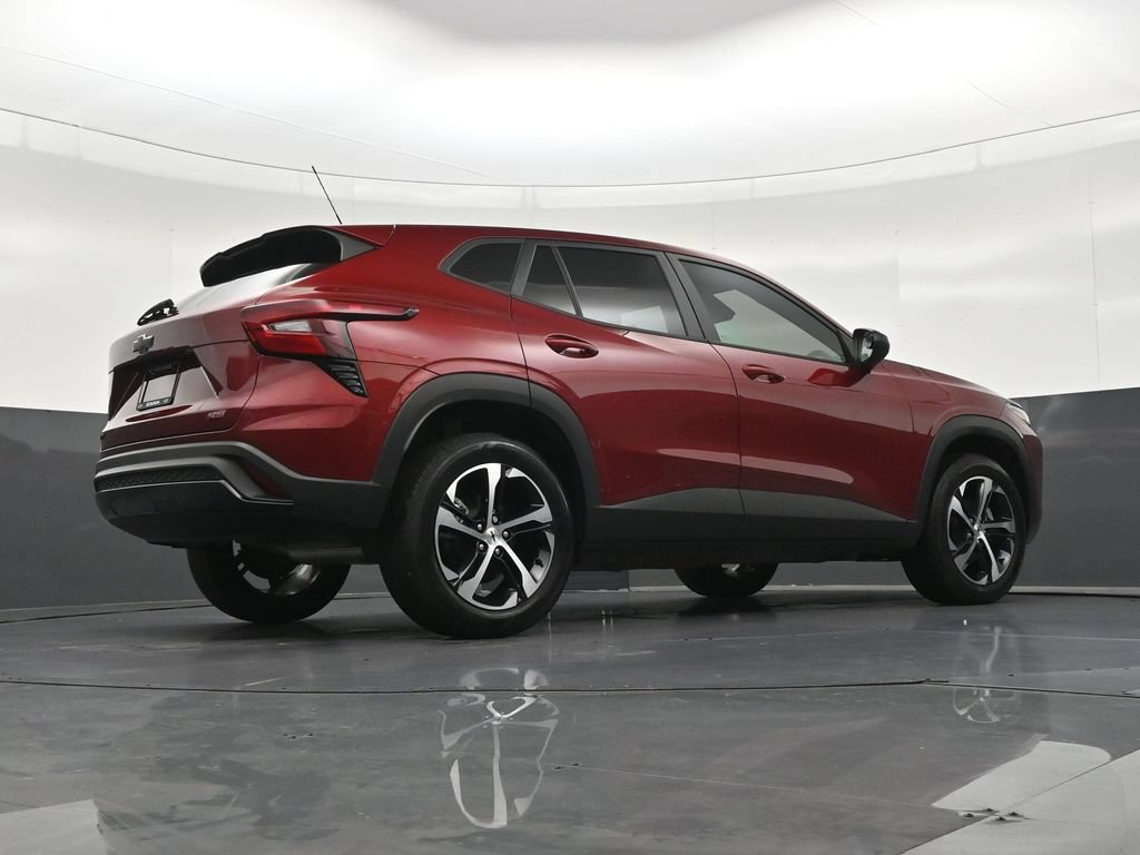 Used 2025 Chevrolet Trax RS FWD image 27