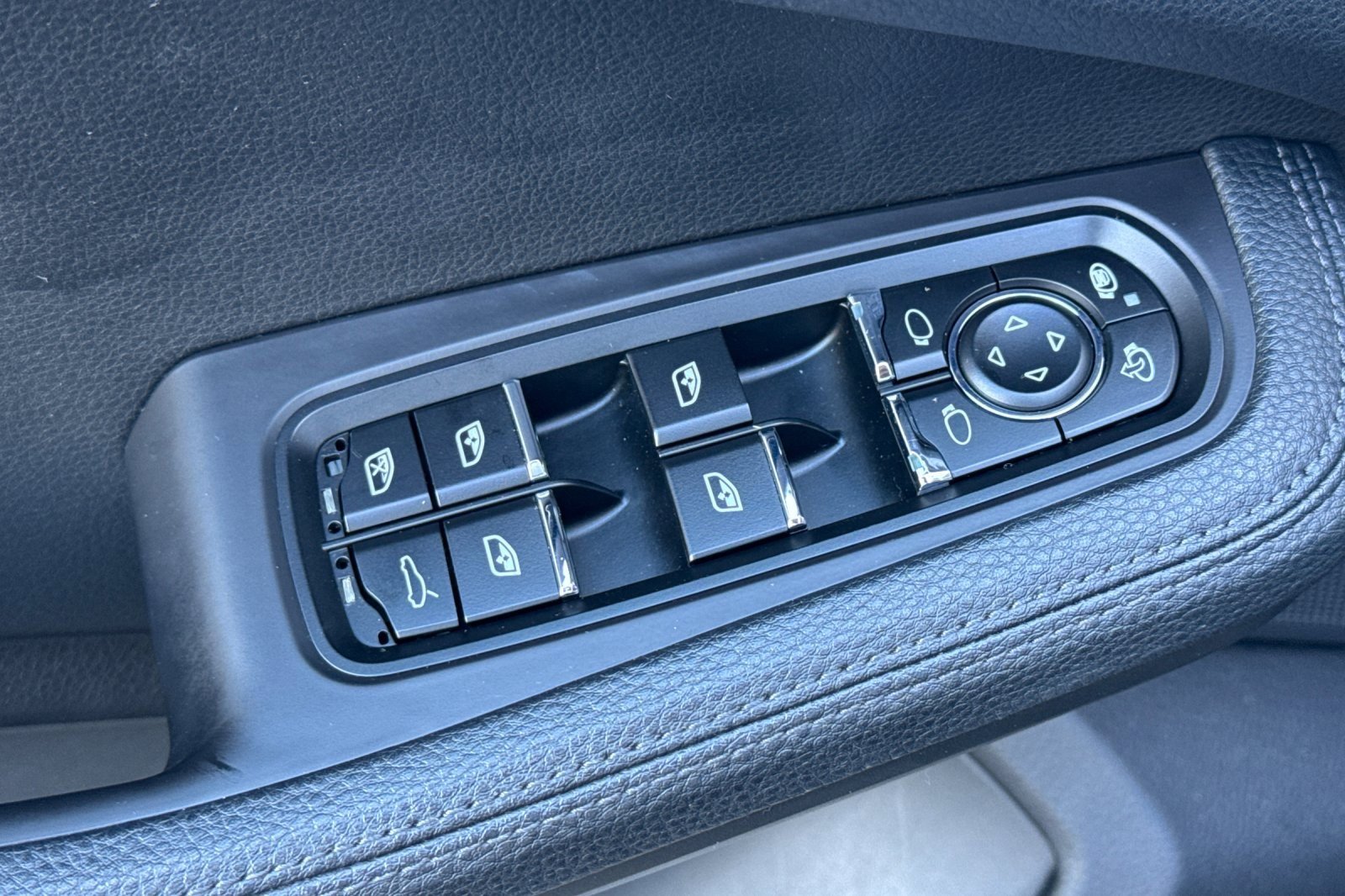 Used 2017 Porsche Macan image 17