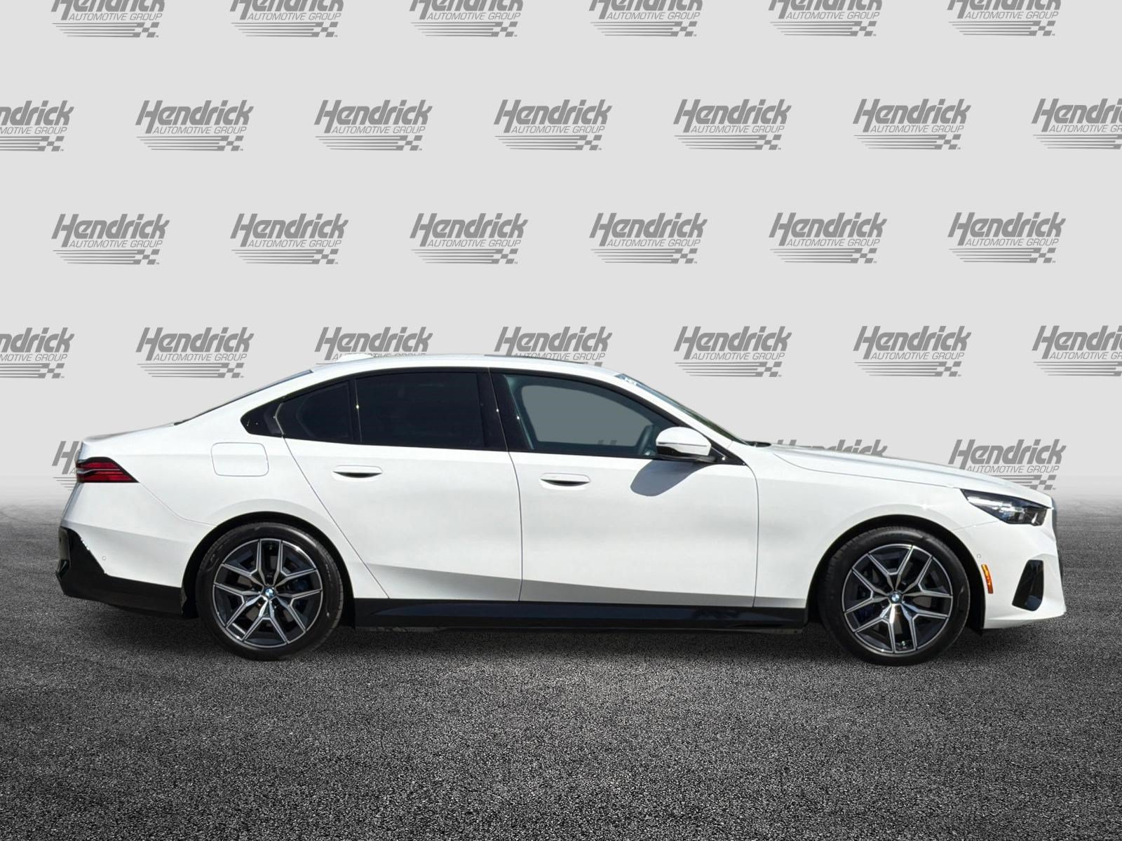 Used 2026 BMW i5 eDrive40 w/ M Sport Package AWD/4WD image 3