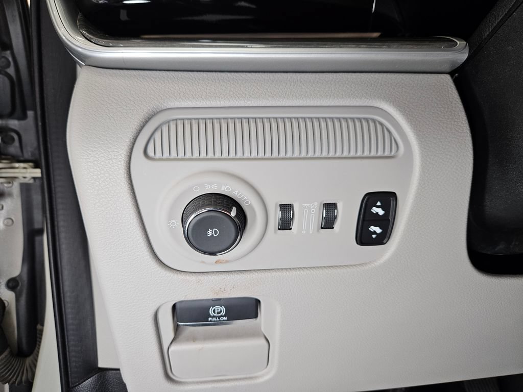 Used 2022 Jeep Wagoneer Series III w/ Premium Group I AWD/4WD image 21