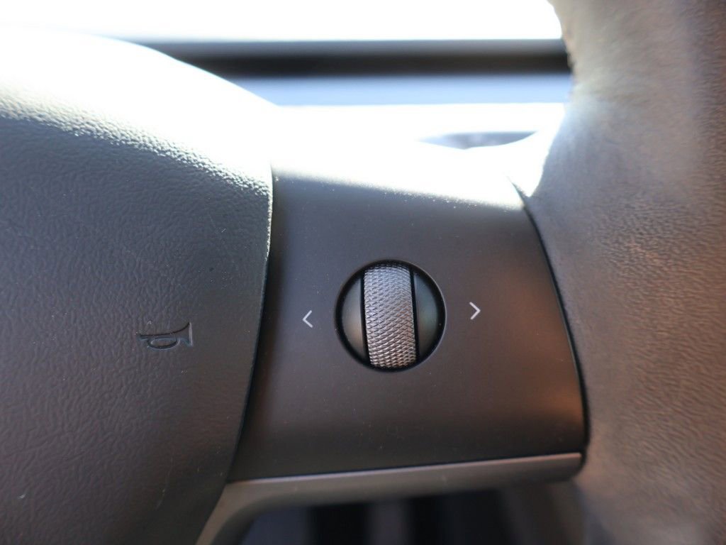 Used 2022 Tesla Model Y Long Range image 45