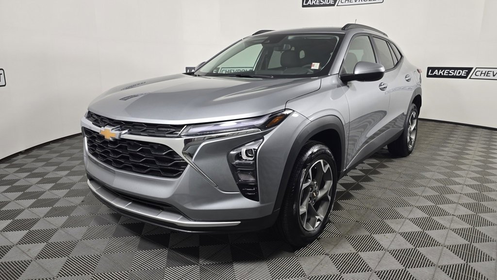 New 2025 Chevrolet Trax LT w/ Driver Confidence Package image 2