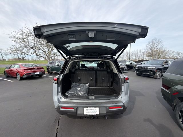 New 2026 Nissan Pathfinder Platinum image 24