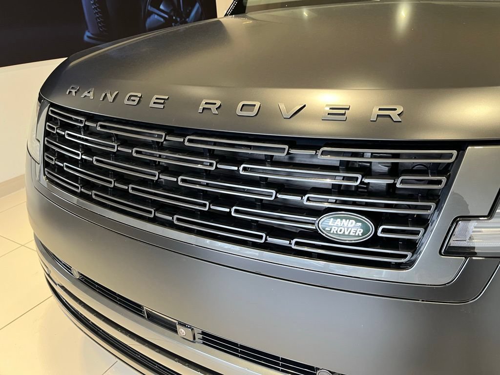 Certified 2025 Land Rover Range Rover SE AWD/4WD image 7
