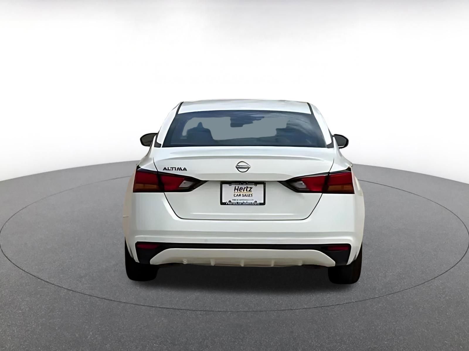 Used 2025 Nissan Altima 2.5 SV FWD image 14