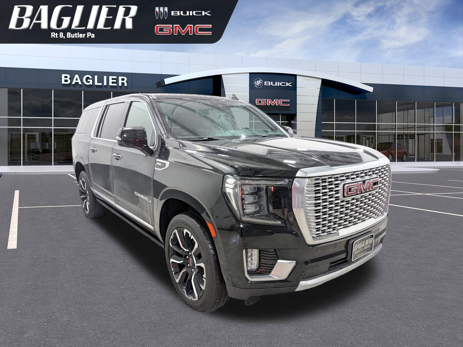 Used 2023 GMC Yukon XL Denali w/ Advanced Technology Package AWD/4WD image 1