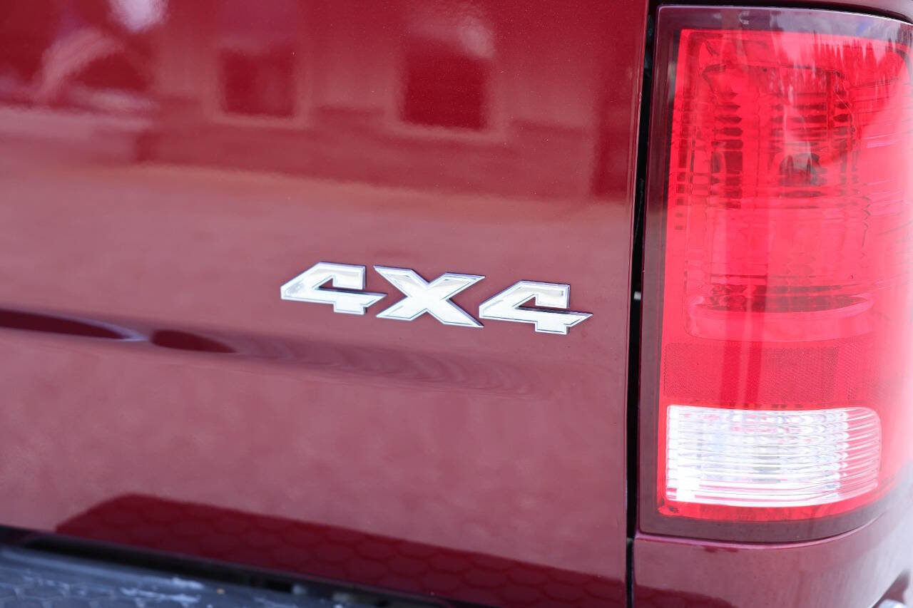 Used 2024 RAM 1500 Classic SLT AWD/4WD image 29