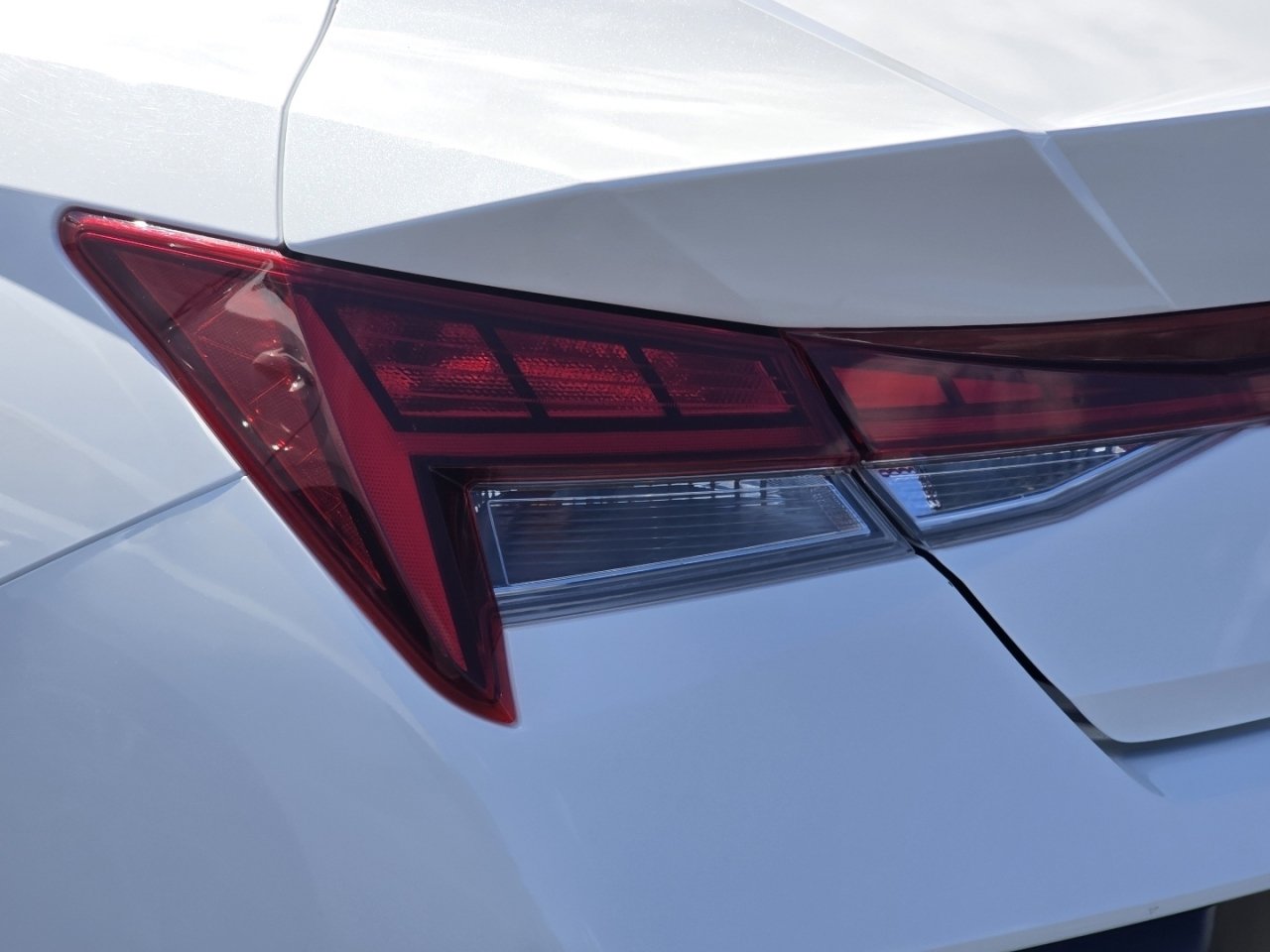 Used 2025 Hyundai Elantra Limited FWD image 22
