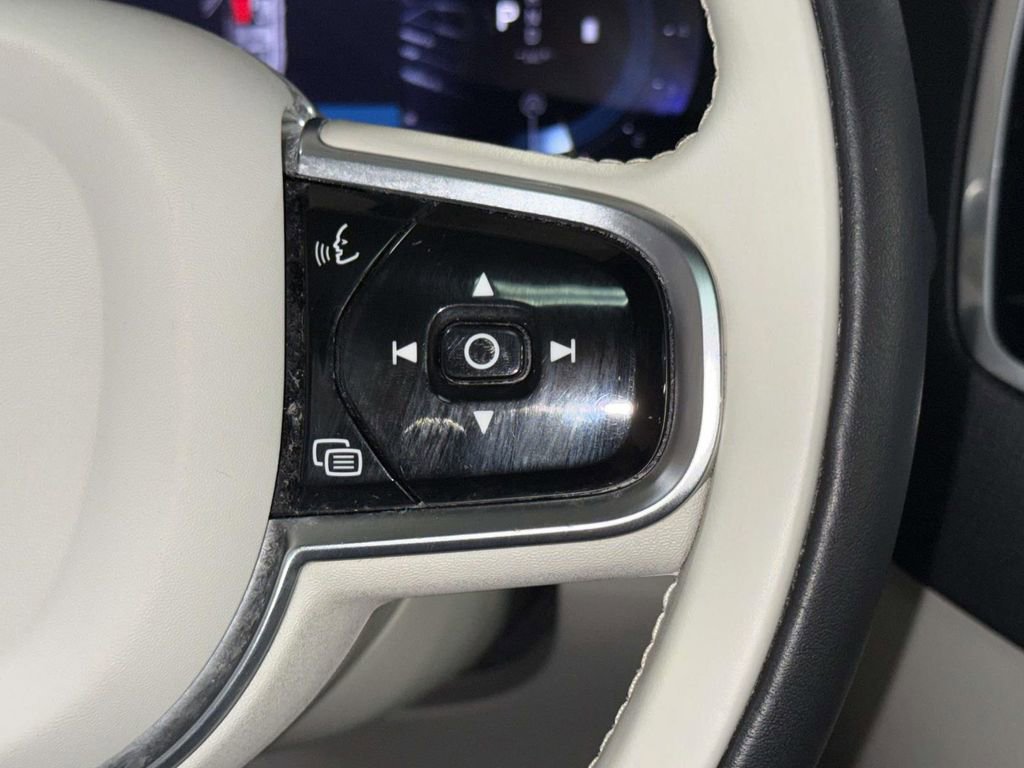 Used 2024 Volvo XC90 B6 Plus image 30