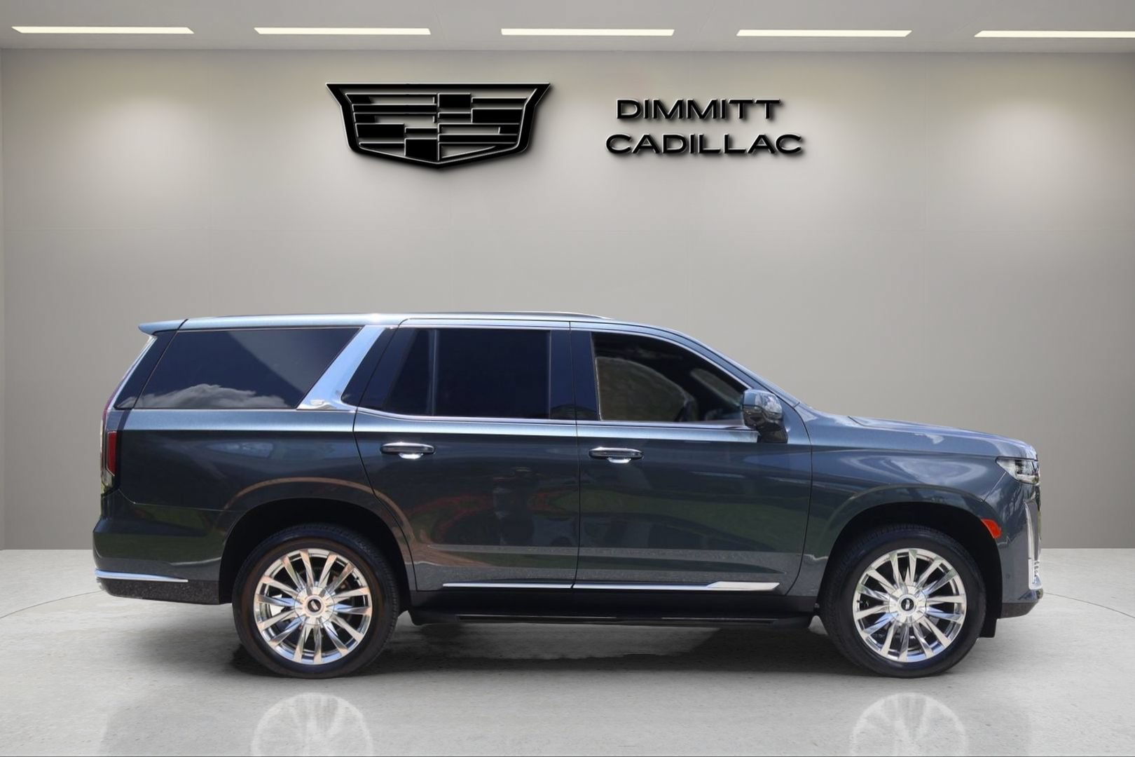Used 2021 Cadillac Escalade Premium Luxury RWD image 4