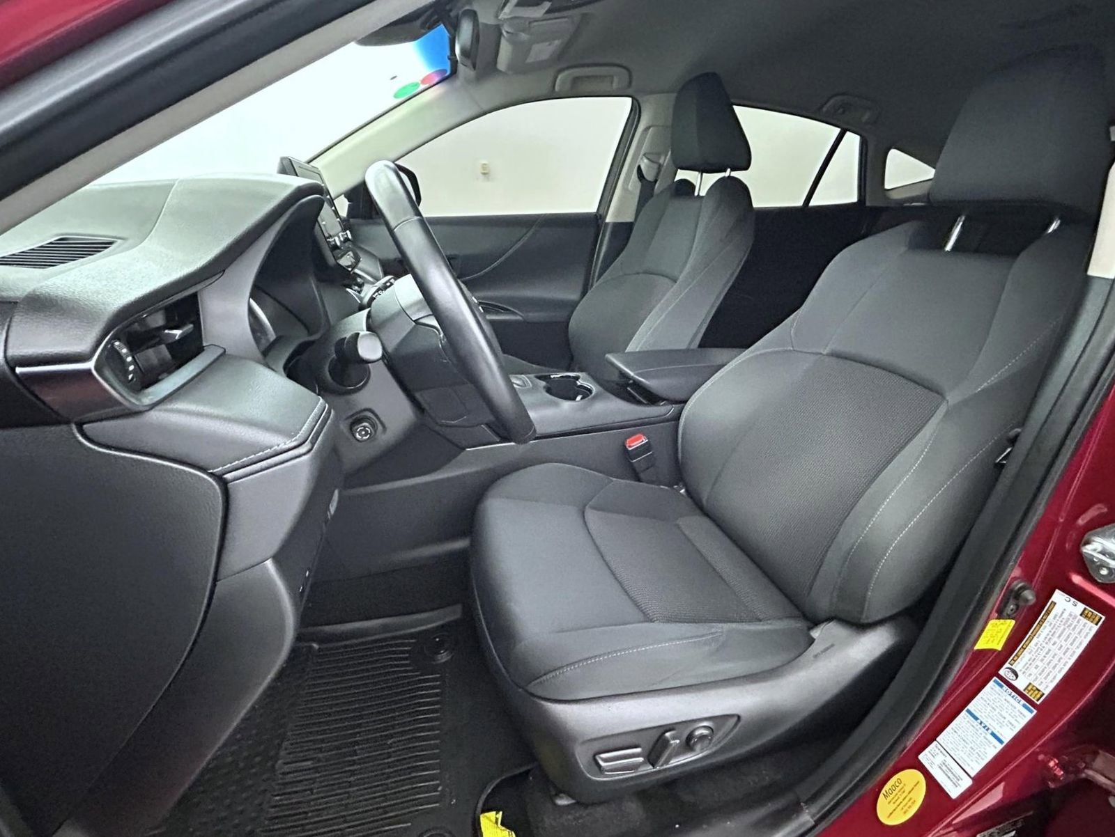 Used 2022 Toyota Venza LE image 10