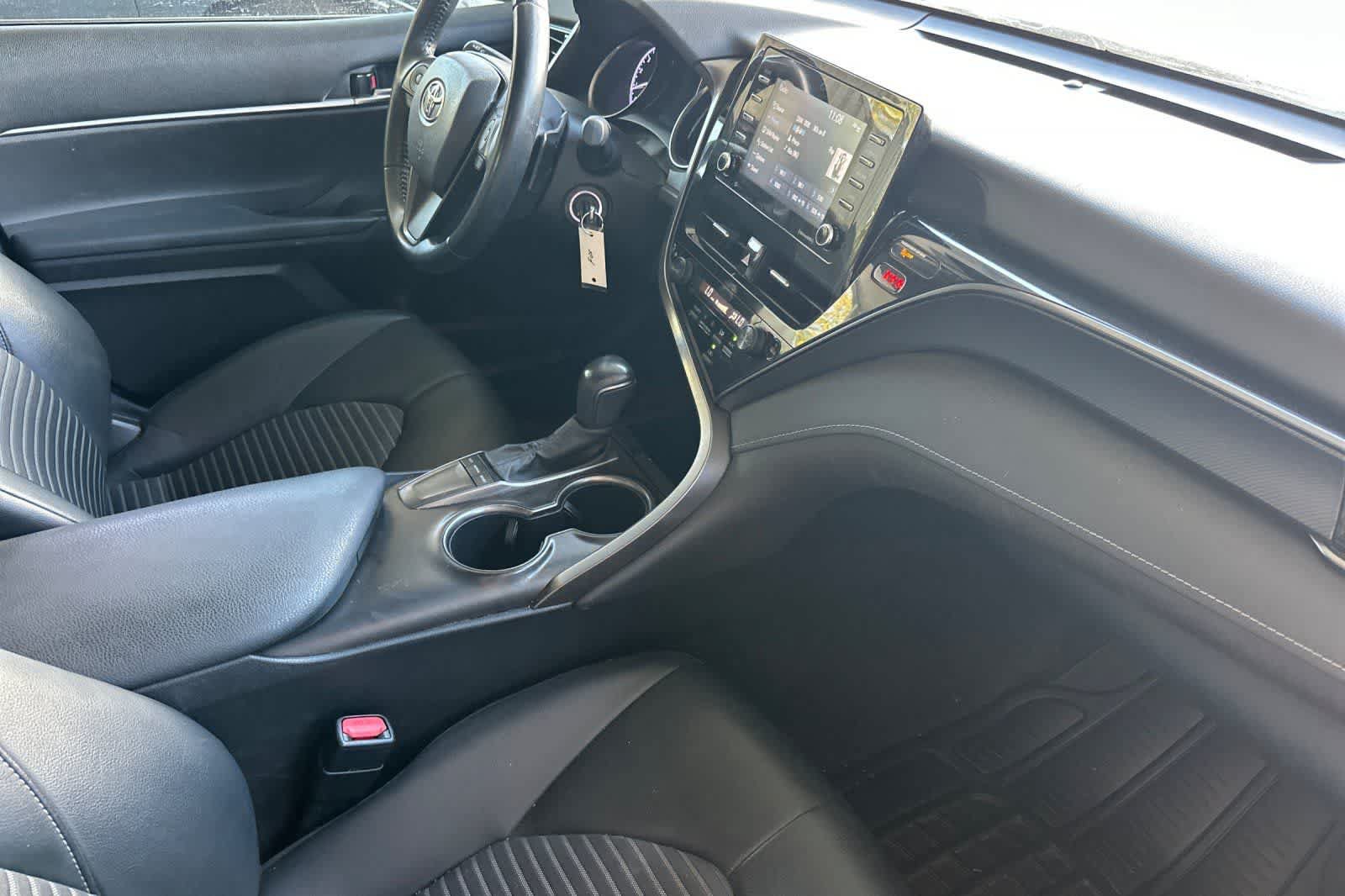 Used 2022 Toyota Camry SE FWD image 17