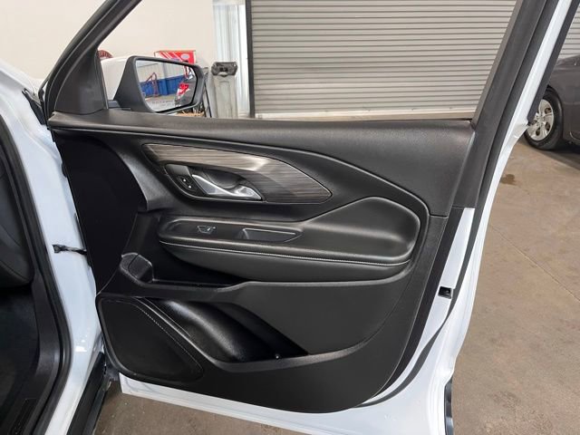 Used 2024 GMC Terrain SLE image 12