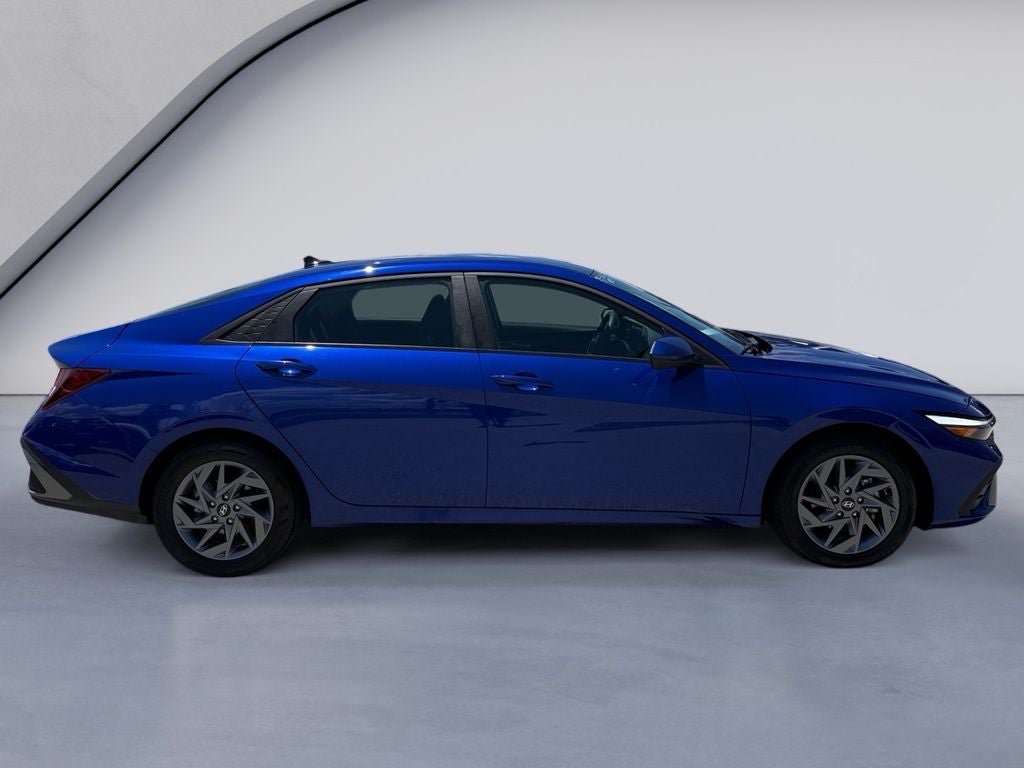 Used 2024 Hyundai Elantra SEL FWD image 6