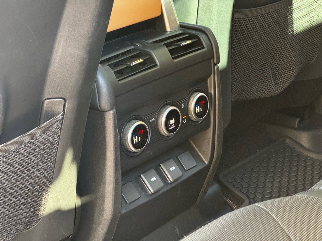 Used 2023 Land Rover Defender 130 X-Dynamic SE image 19