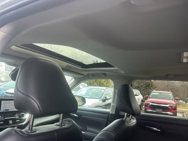 Used 2024 Toyota Highlander XLE image 19