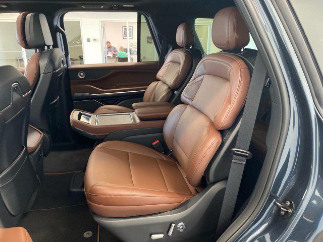 New 2026 Lincoln Navigator Reserve AWD/4WD image 12