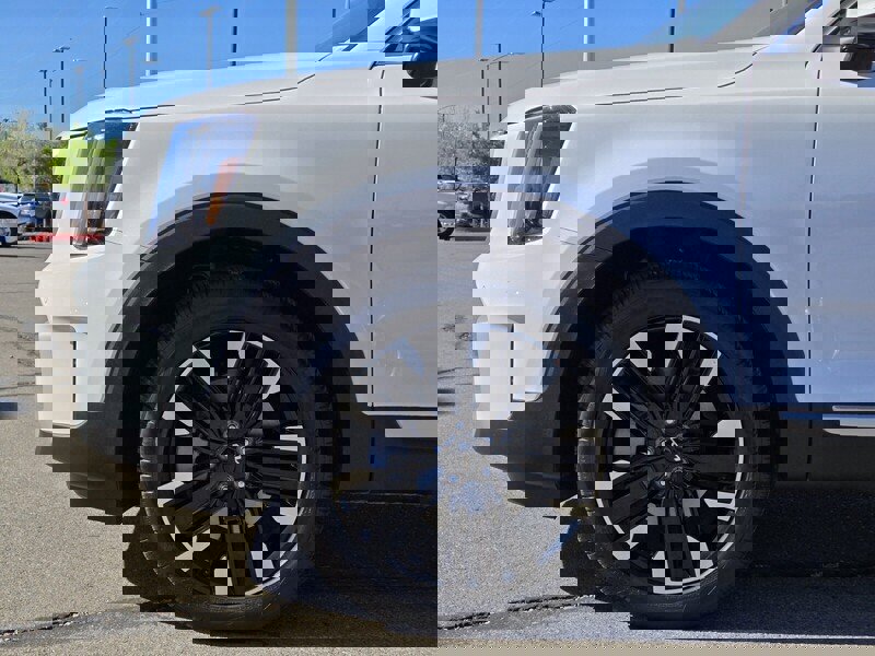 Certified 2025 Kia Telluride SX w/ SX Captain's Chair Package image 10