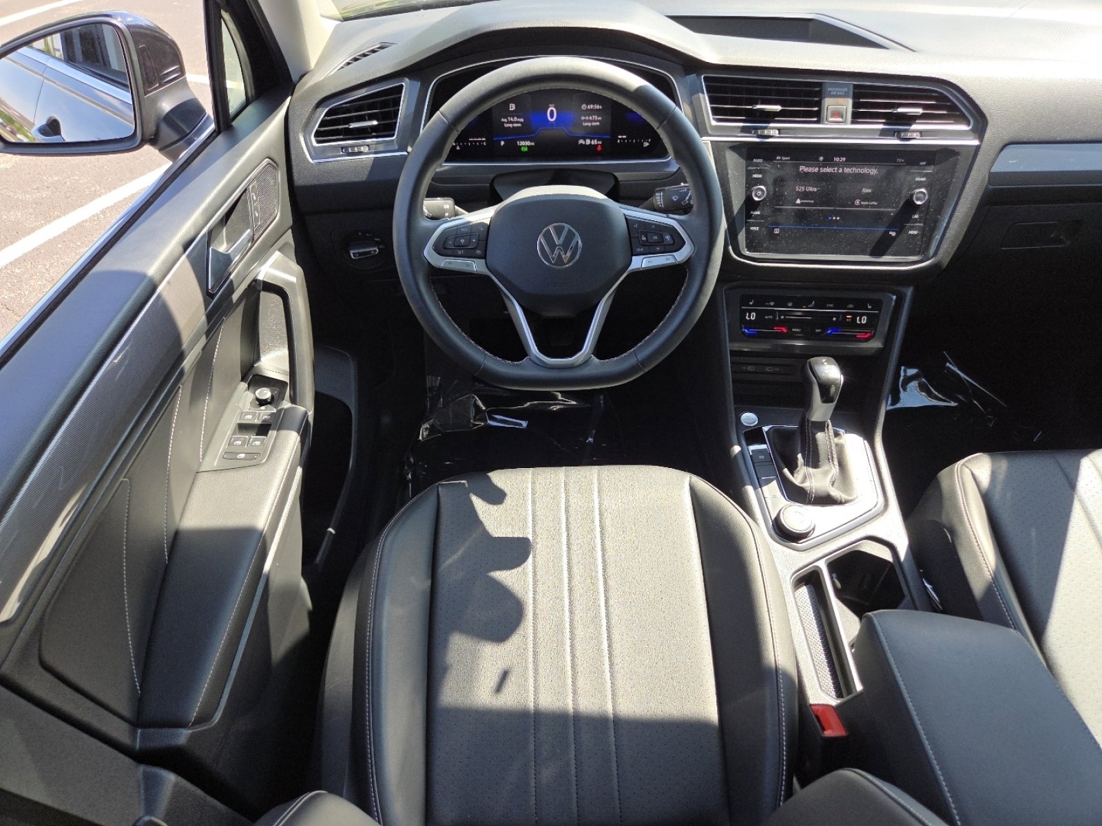 Used 2023 Volkswagen Tiguan SE AWD/4WD image 29