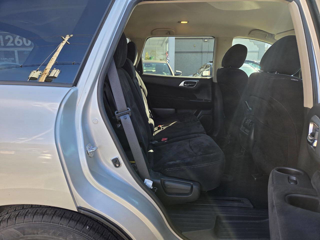 Used 2016 Nissan Pathfinder SV image 13