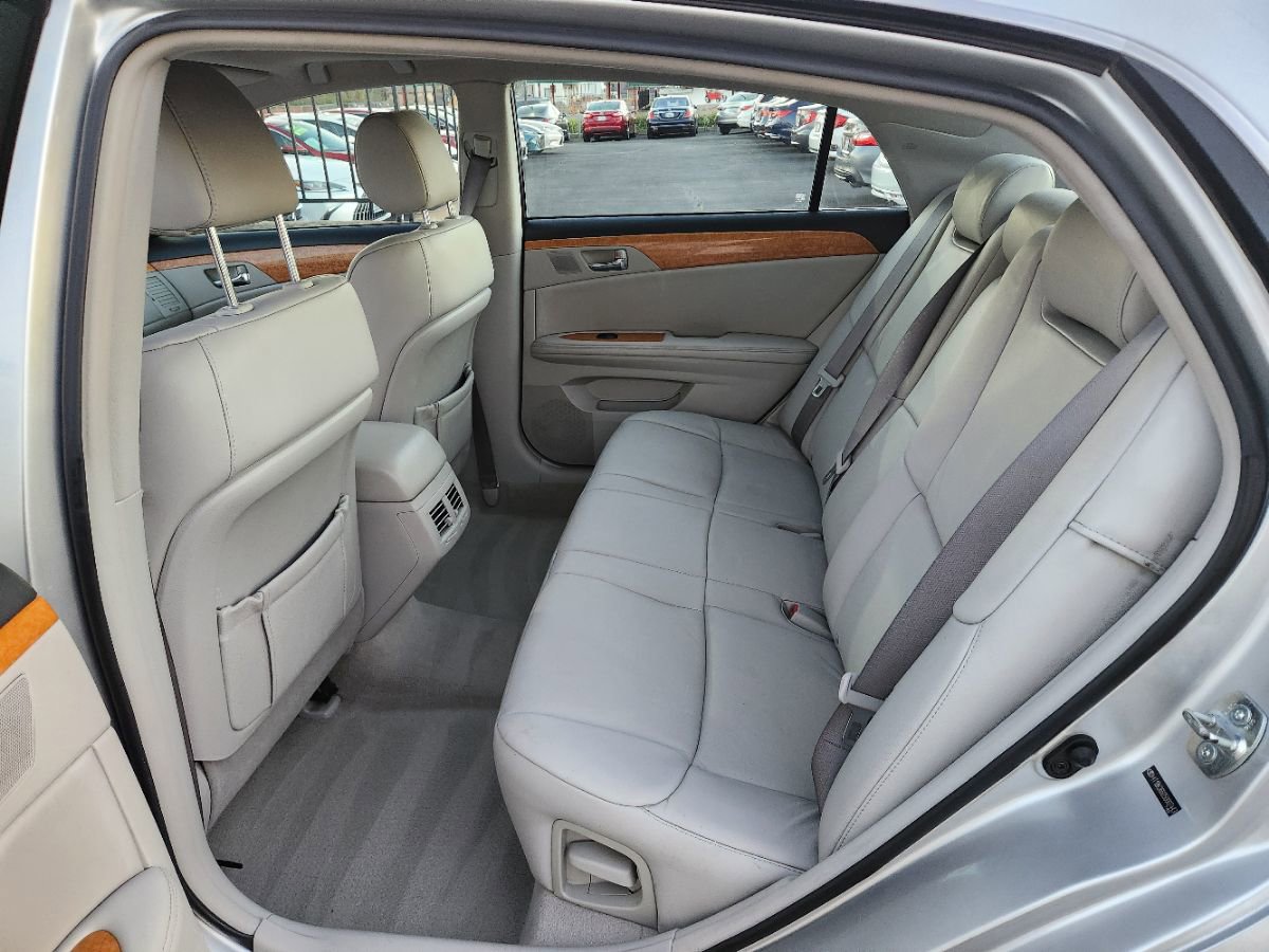 Used 2005 Toyota Avalon XLS image 10