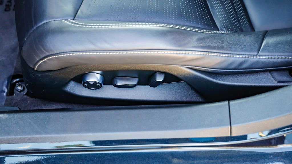 Used 2024 Chevrolet Corvette Stingray Premium Cpe w/ Z51 Performance Package image 23