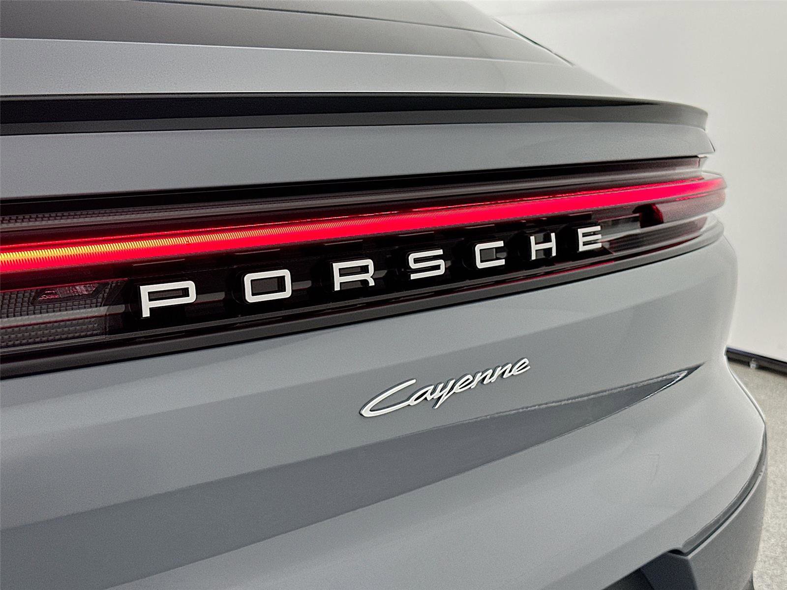 Used 2026 Porsche Cayenne Coupe AWD/4WD image 17