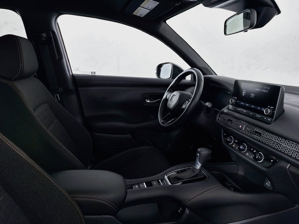 Used 2025 Honda HR-V Sport image 39