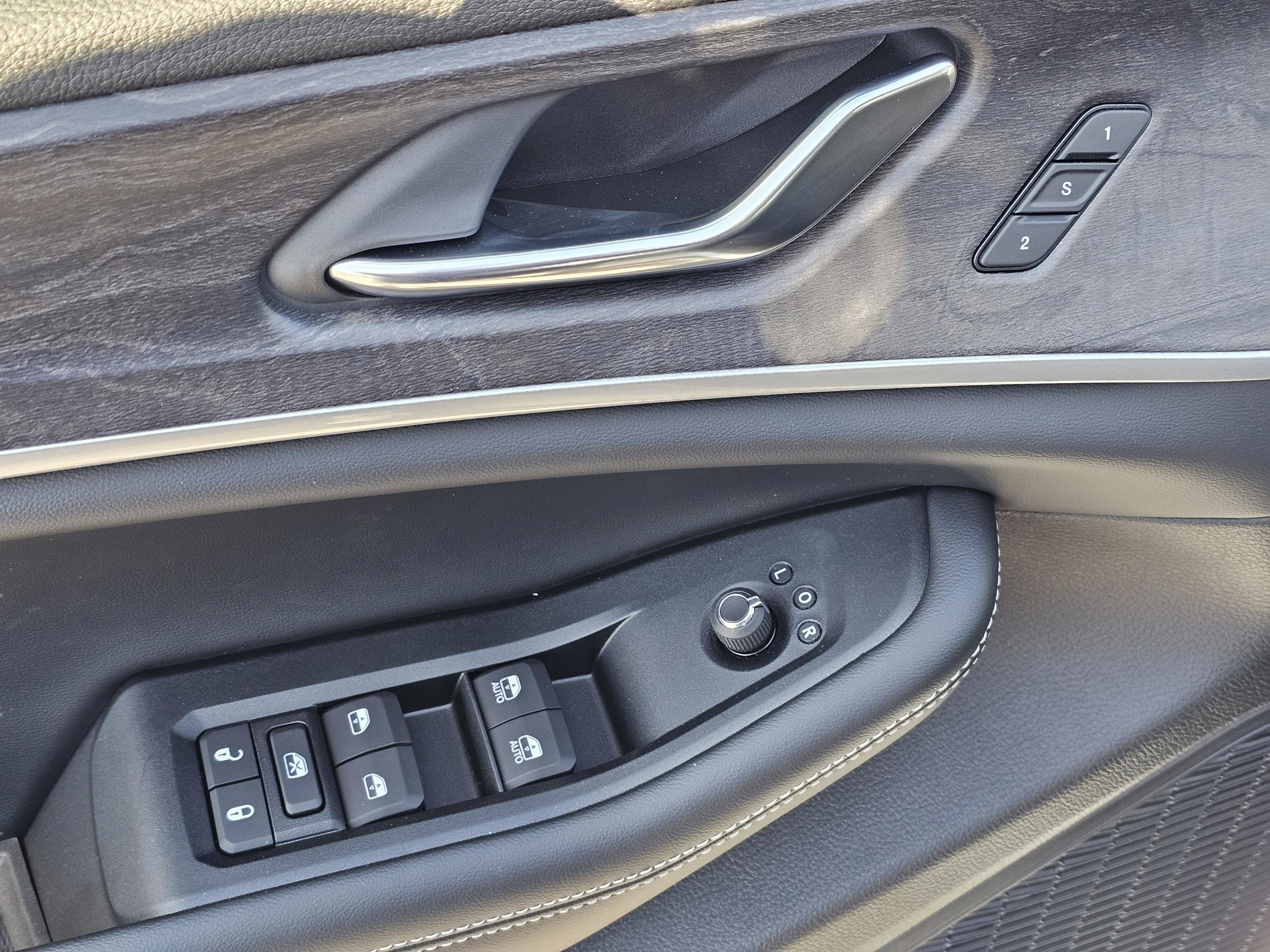 New 2025 Jeep Grand Cherokee L Limited w/ Black Appearance Package image 16