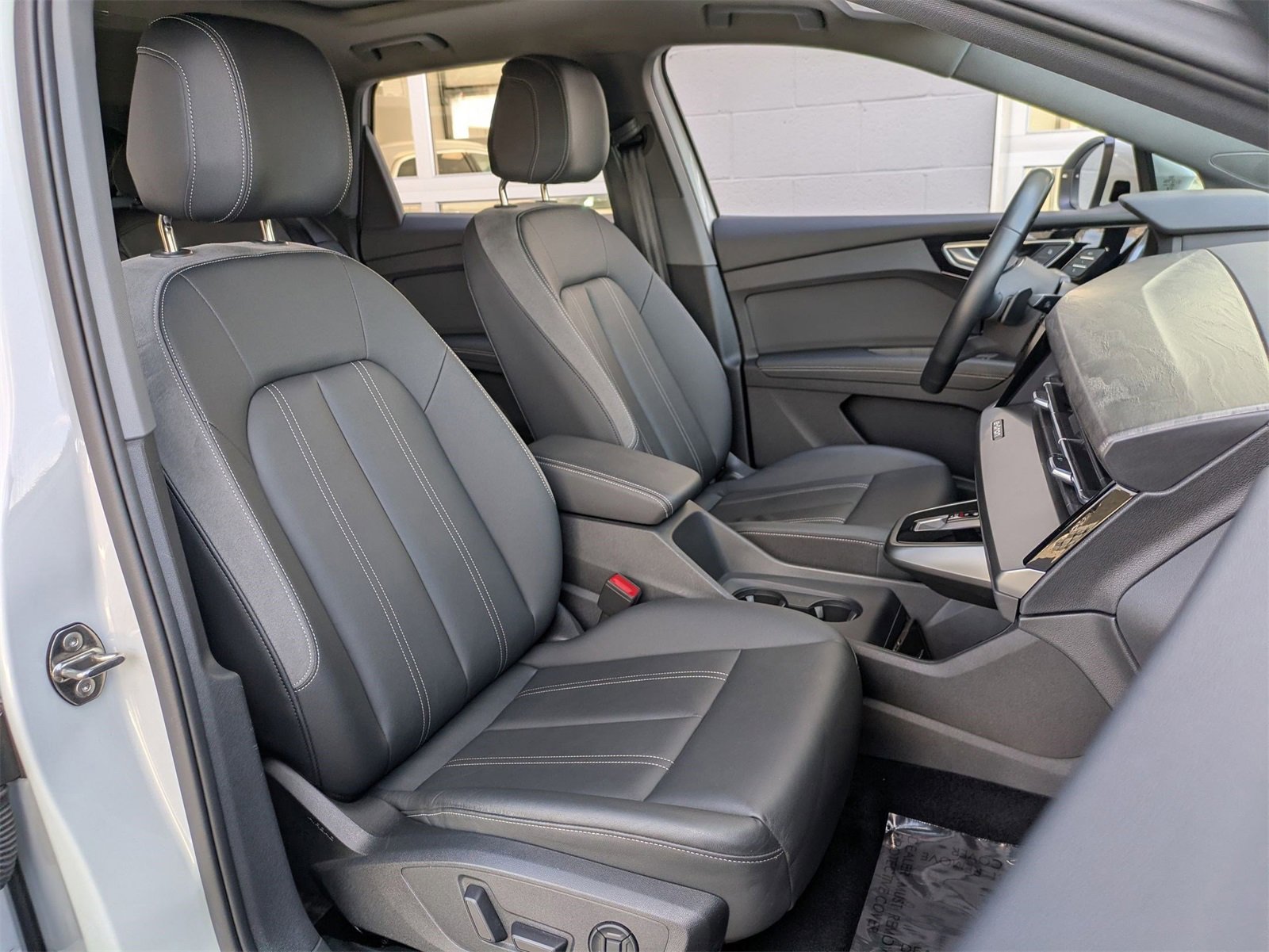 Used 2024 Audi Q4 e-tron Premium image 28