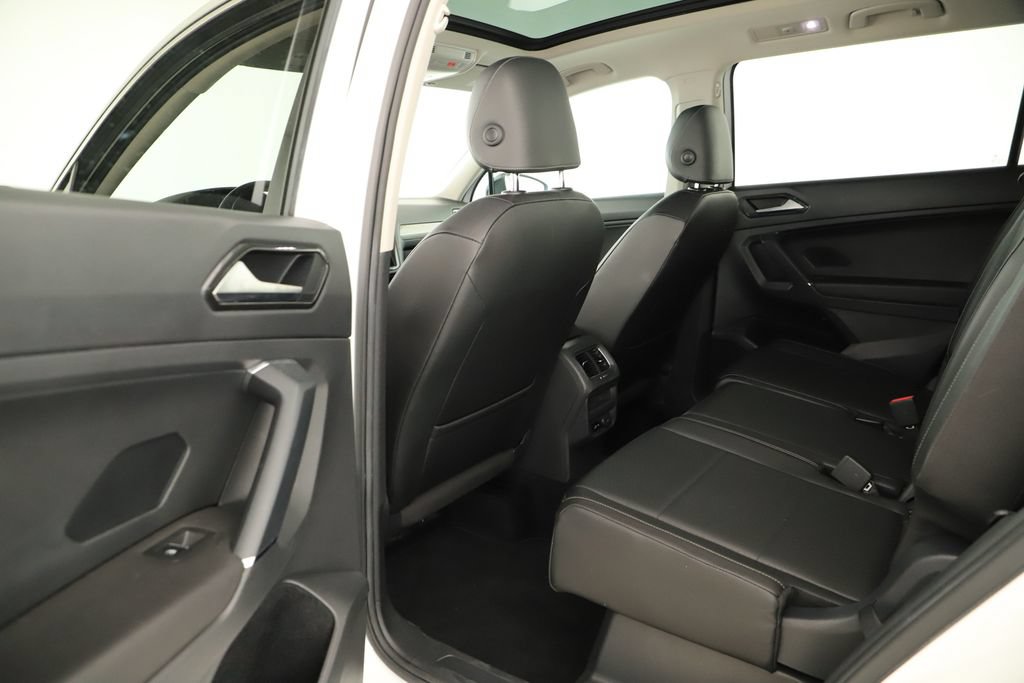 Used 2018 Volkswagen Tiguan SE w/ Panoramic Sunroof Package AWD/4WD image 28