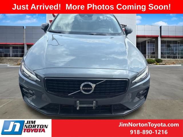 Used 2021 Volvo S60 T5 Momentum w/ Premium Package AWD/4WD image 2