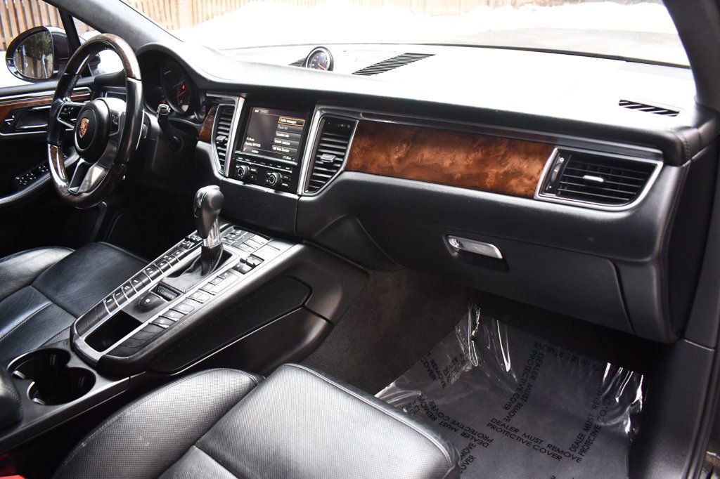 Used 2015 Porsche Macan Turbo image 25