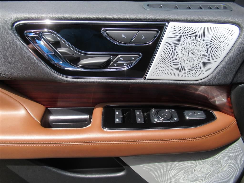 Used 2024 Lincoln Navigator L Reserve AWD/4WD image 21