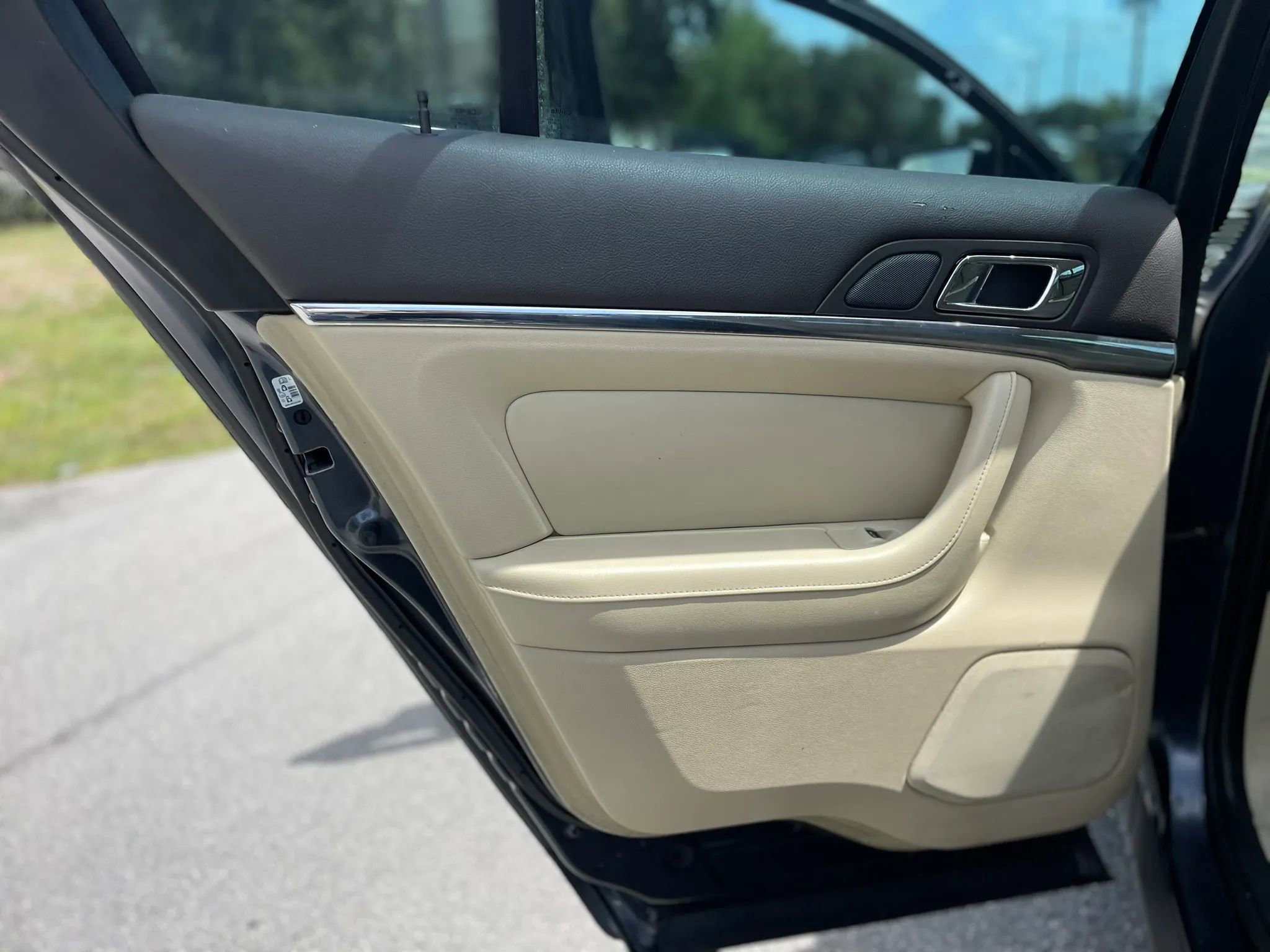 Used 2013 Lincoln MKS FWD image 32